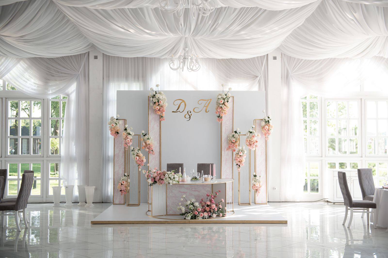 Elegant wedding floral arrangement